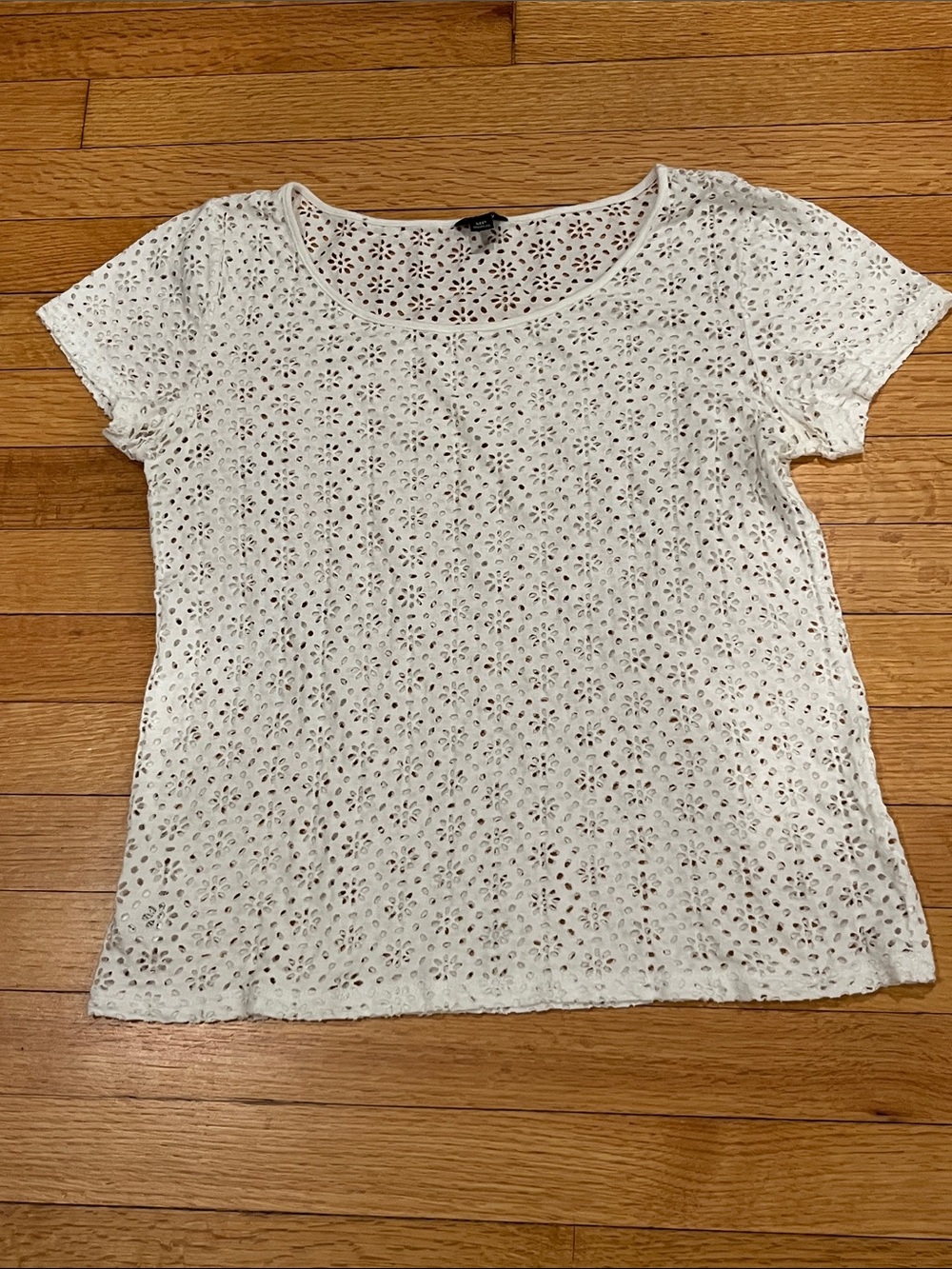 Ann Taylor White Eyelet Scoop-Neck Short Sleeve Tee